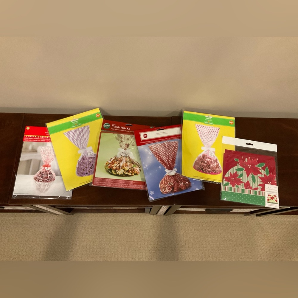 6 Assorted Cookie/Treat Plate Kits - Valentine, Christmas, Easter ❤️ 🎄 🐣